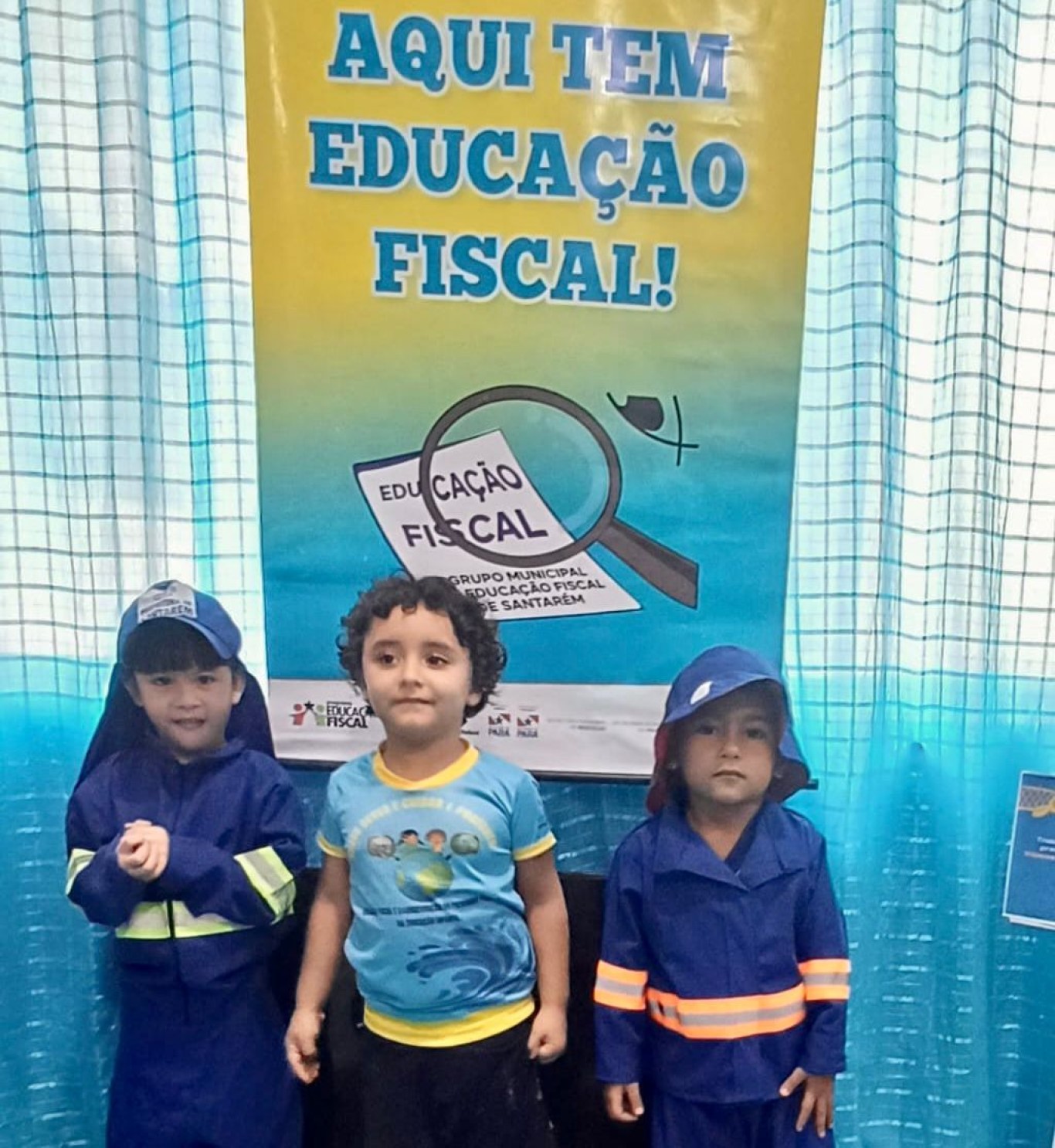 Imagem de Crianças do CEMEI Antônia Corrêa e Sousa realizam ação de educação fiscal e apresentam demandas por melhorias na rua da unidade