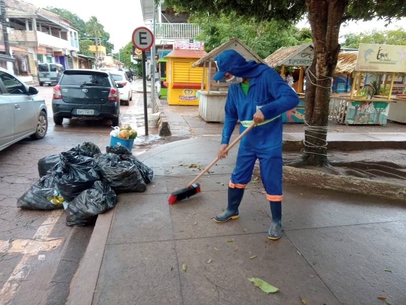 Agentes de limpeza de Alter do Chão intensificam trabalhos por toda a Vila