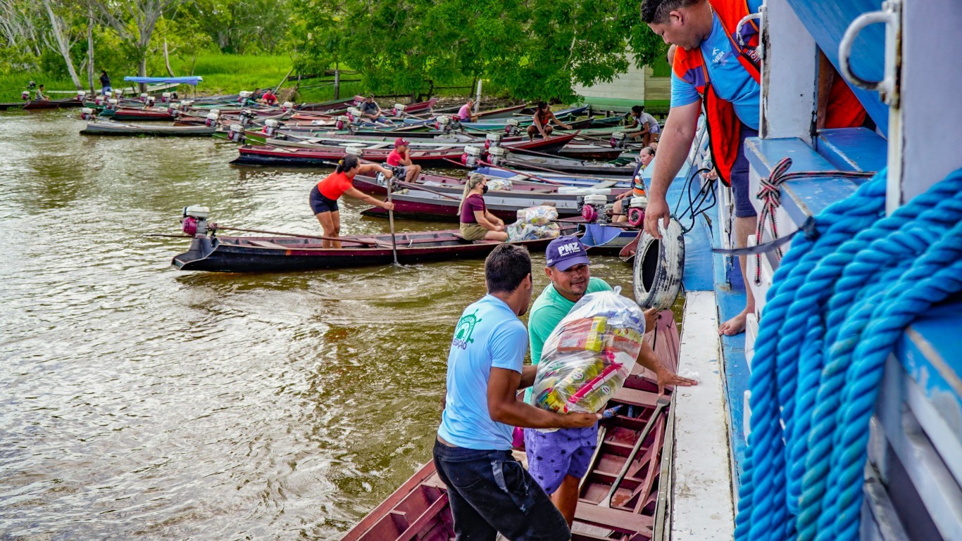 Defesa Civil encerrou 2022 com ajuda humanitária a mais de 18 mil ribeirinhos afetados pela cheia dos rios Tapajós e Amazonas
