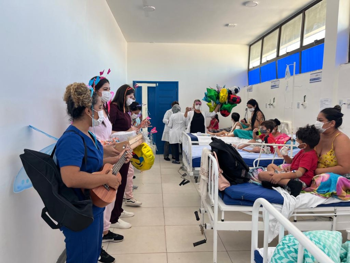 Ação de humanização leva alegria e diversão para pacientes do HMS