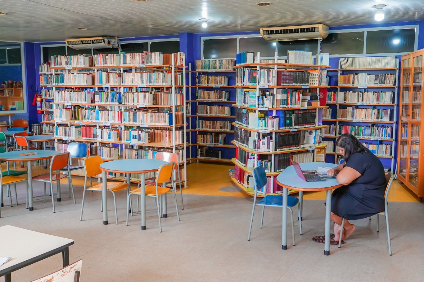 Biblioteca Municipal Paulo Rodrigues dos Santos abre programação de 57 anos com exposição fotográfica e de livros centenários 
