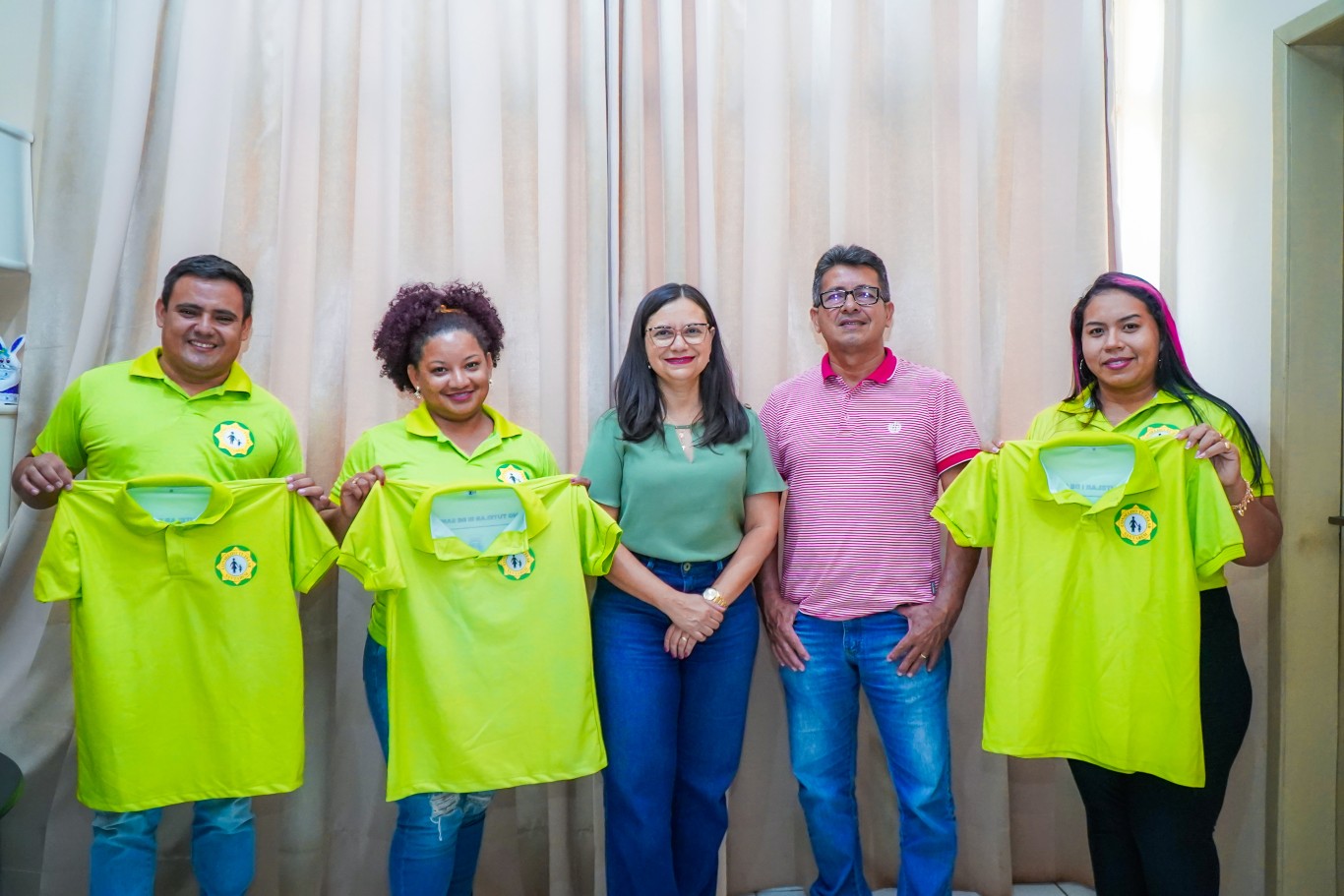 Prefeitura entrega uniformes para conselheiros tutelares recém-empossados