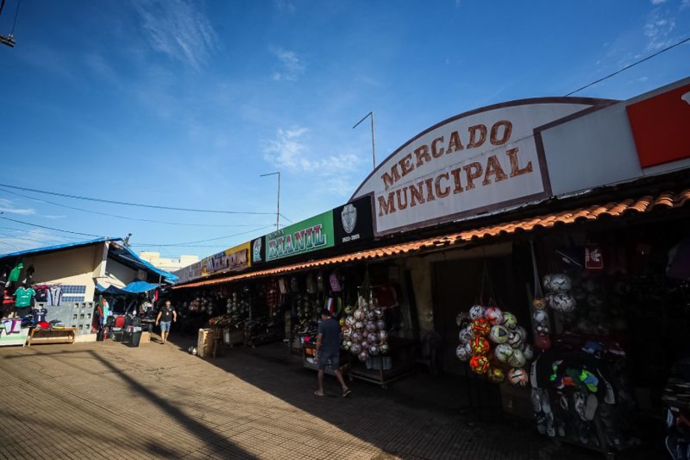 Prefeito sanciona lei denominando os mercados Modelo e Municipal de Francisco Aguiar Lima (Fran)