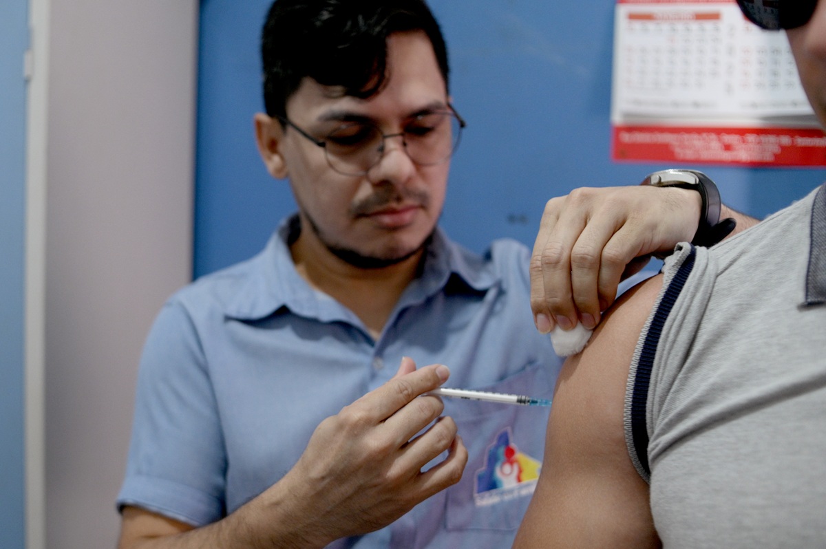 Além das doses contra a influenza, profissionais receberam vacinas contra Hepatite B e Antitetânica. Foto: Ronaldo Ferreira.