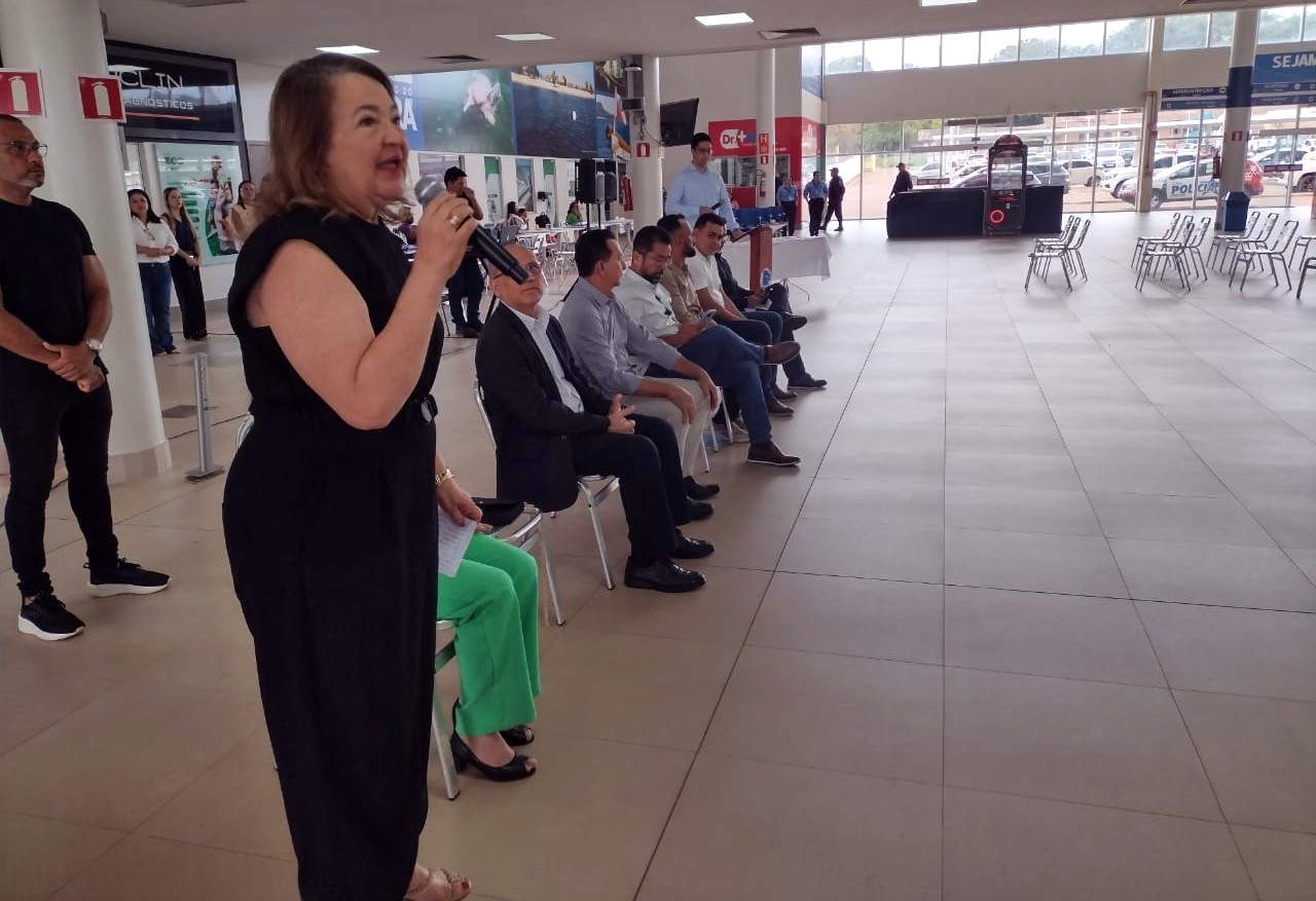 Deputada Maria do Carmo parabenizou a todos os profissionais que atuam nos portos de Santarém. Foto: Ascom Sempta.