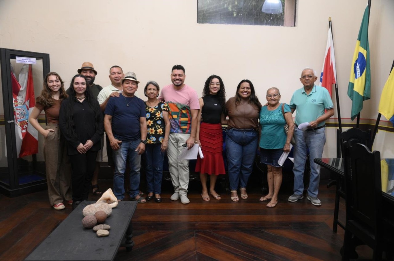 Semc e fazedores de cultura planejam reestruturação da loja de artesanato no Centro Cultural João Fona