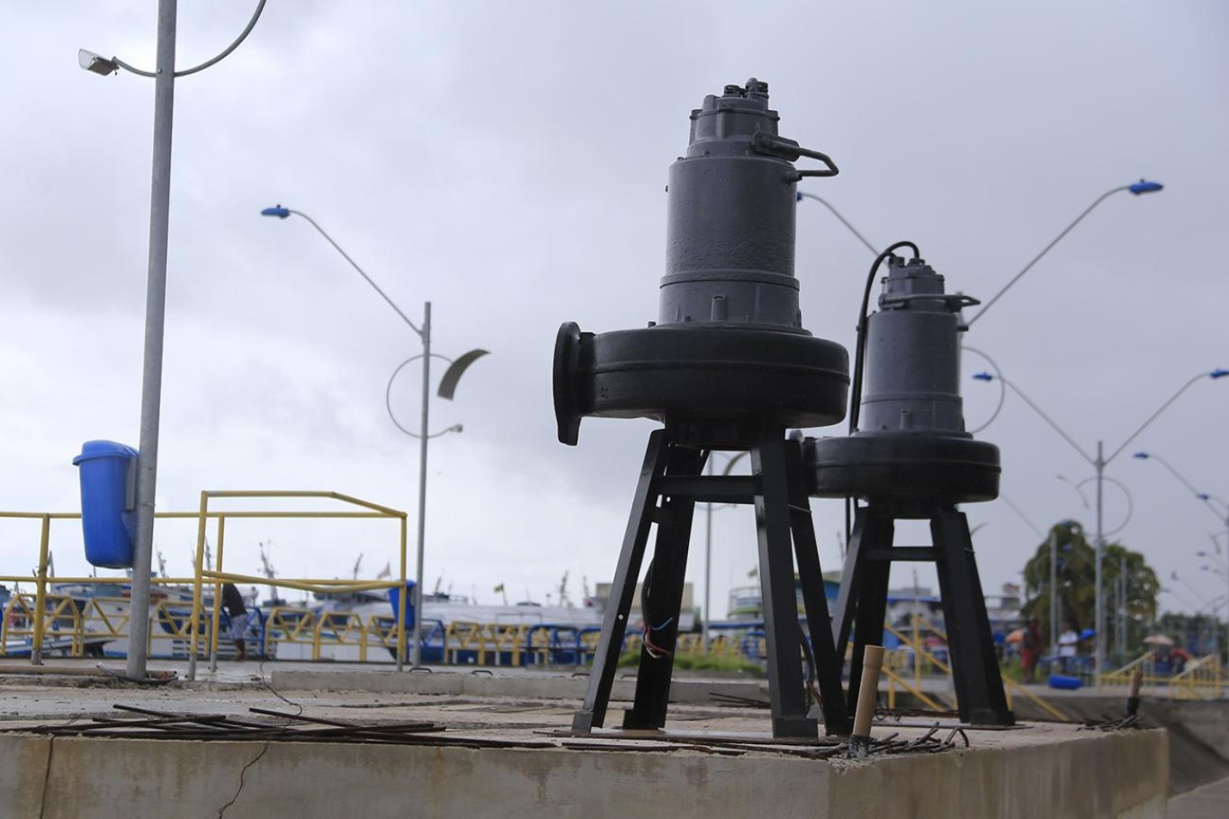 Secretário de Urbanismo e Serviços Públicos vistoria serviços na motobomba da Avenida Tapajós