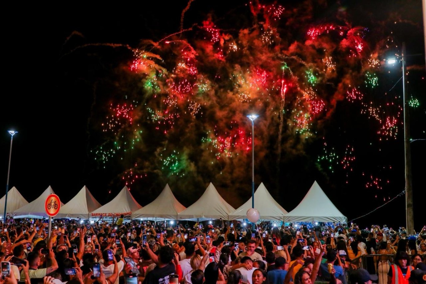 Imagem de Réveillon na Orla reúne multidão e celebra chegada de 2026 com grandes atrações musicais