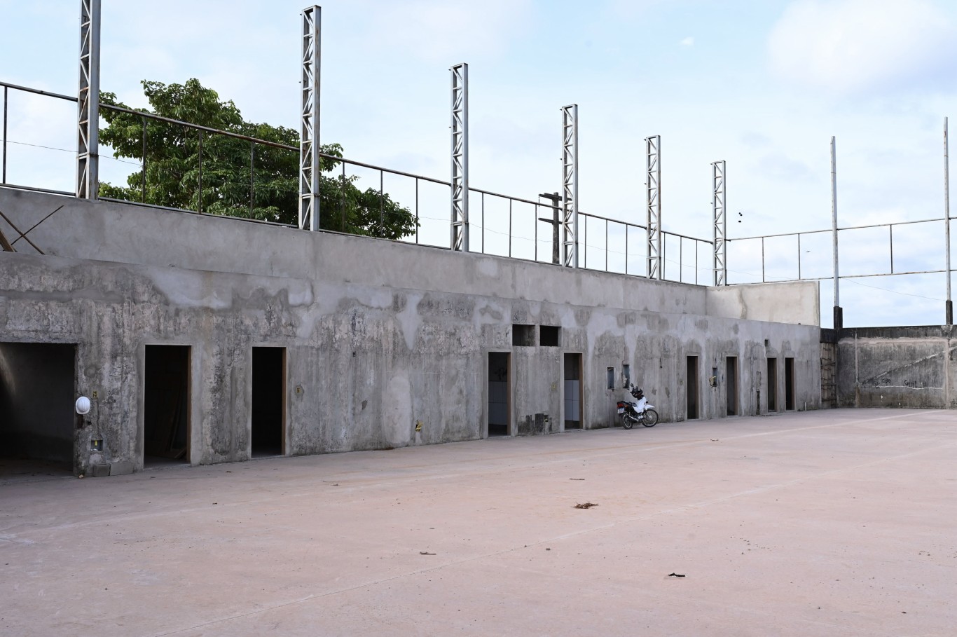 Imagem de Retomada das obras do Centro Integrado de Esporte fortalece o desenvolvimento social e esportivo da zona Oeste de Santarém