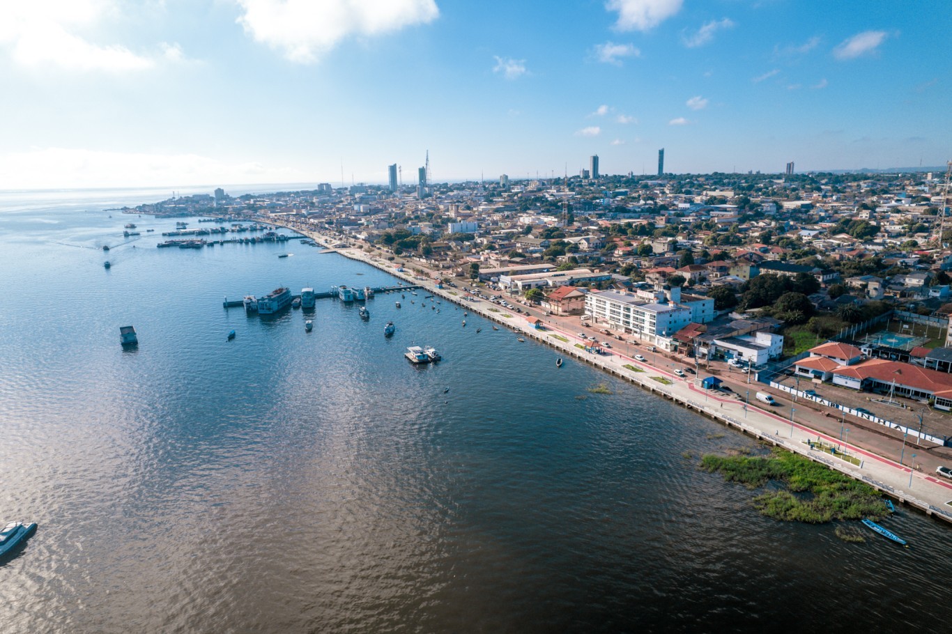 expans&atilde;o do turismo de lazer e de neg&oacute;cios,