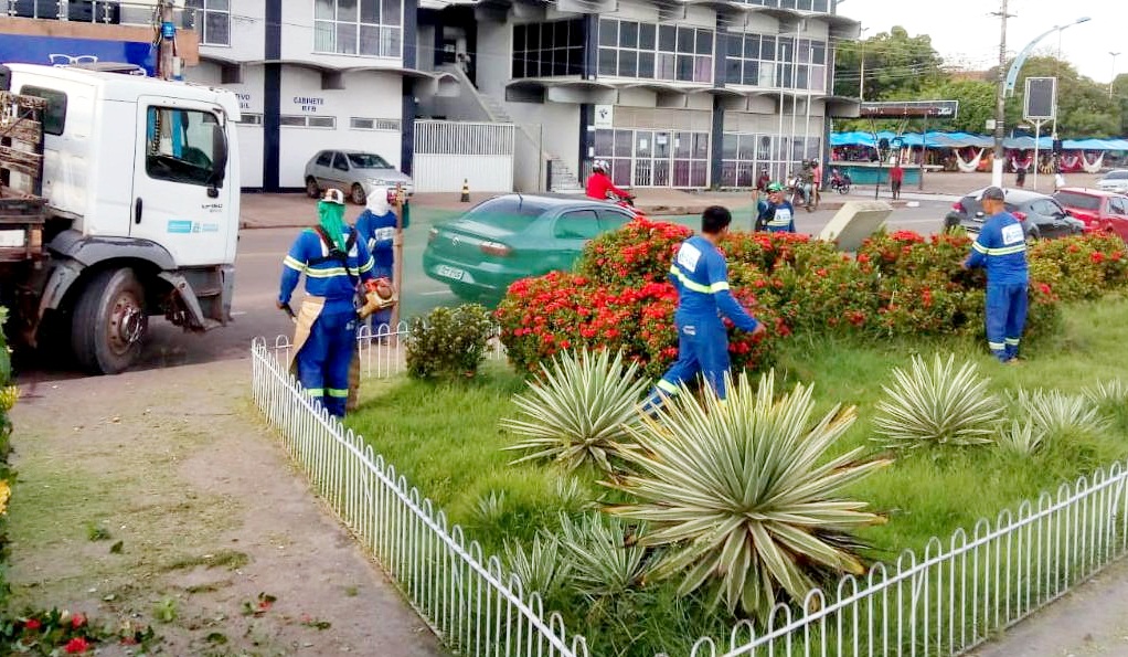 Semap mantém serviços de limpeza em praças públicas