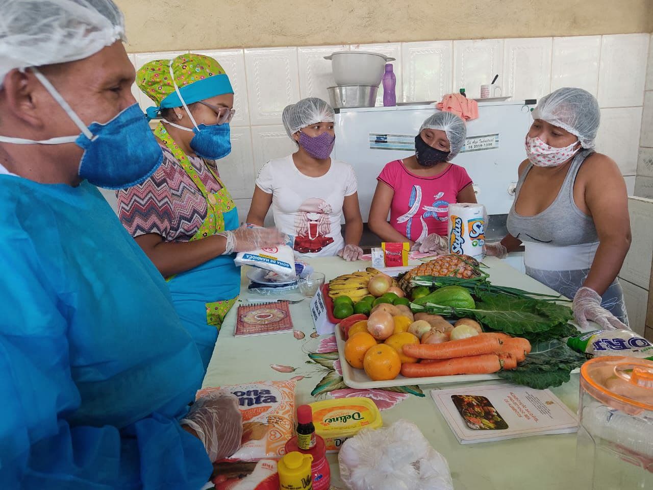 Mães Warao participam de curso de aproveitamento integral de alimentos