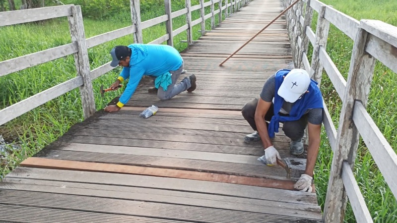 Prefeitura trabalha em manutenção da ponte que liga os bairros Mapiri e Maracanã
