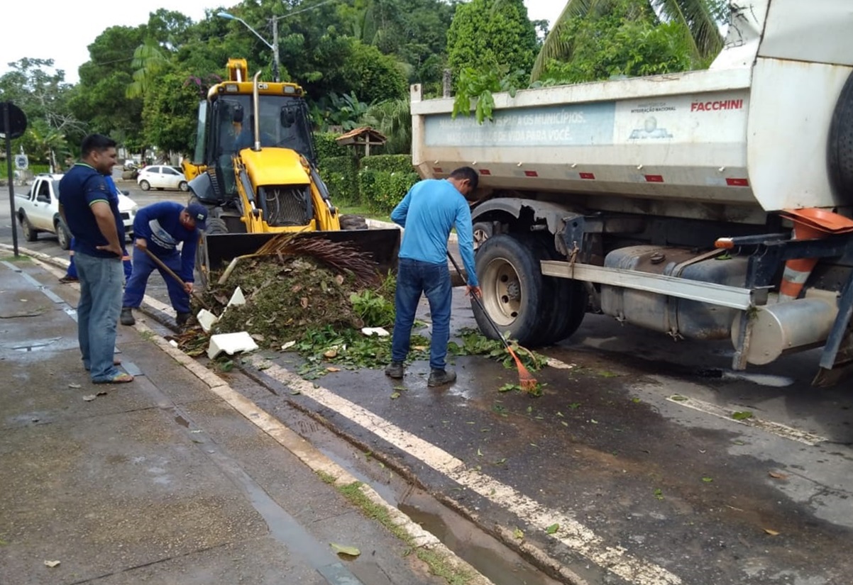 Serviços de limpeza pública avançam em Santarém e Alter do Chão