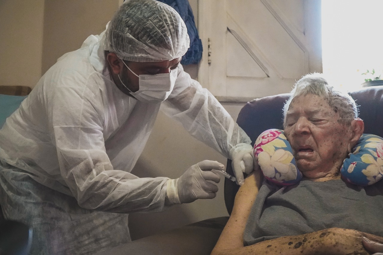 Idoso de 104 anos é vacinado contra a H1N1 em Santarém