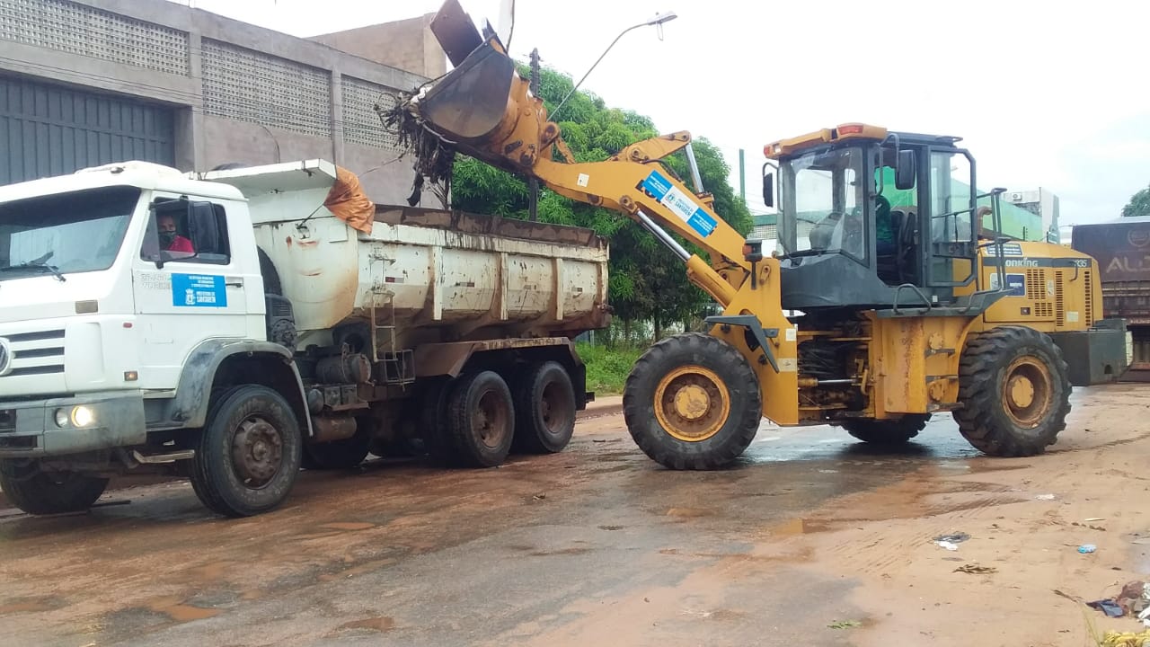Limpeza urbana é intensificada para amenizar transtornos ocasionados pelas recentes chuvas no município