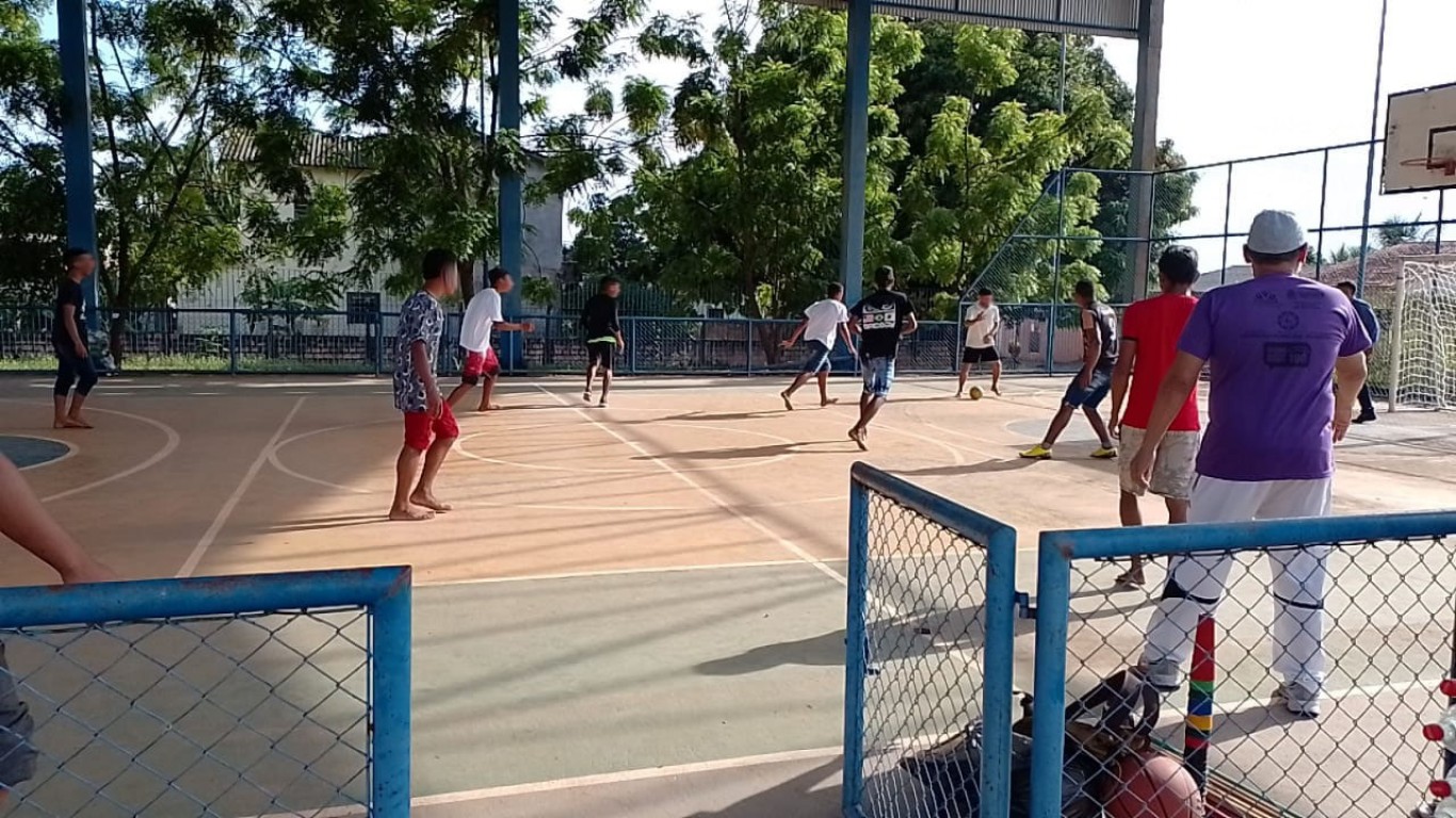 Adolescentes em cumprimento de Medida Socioeducativa do Creas participam de atividade esportiva