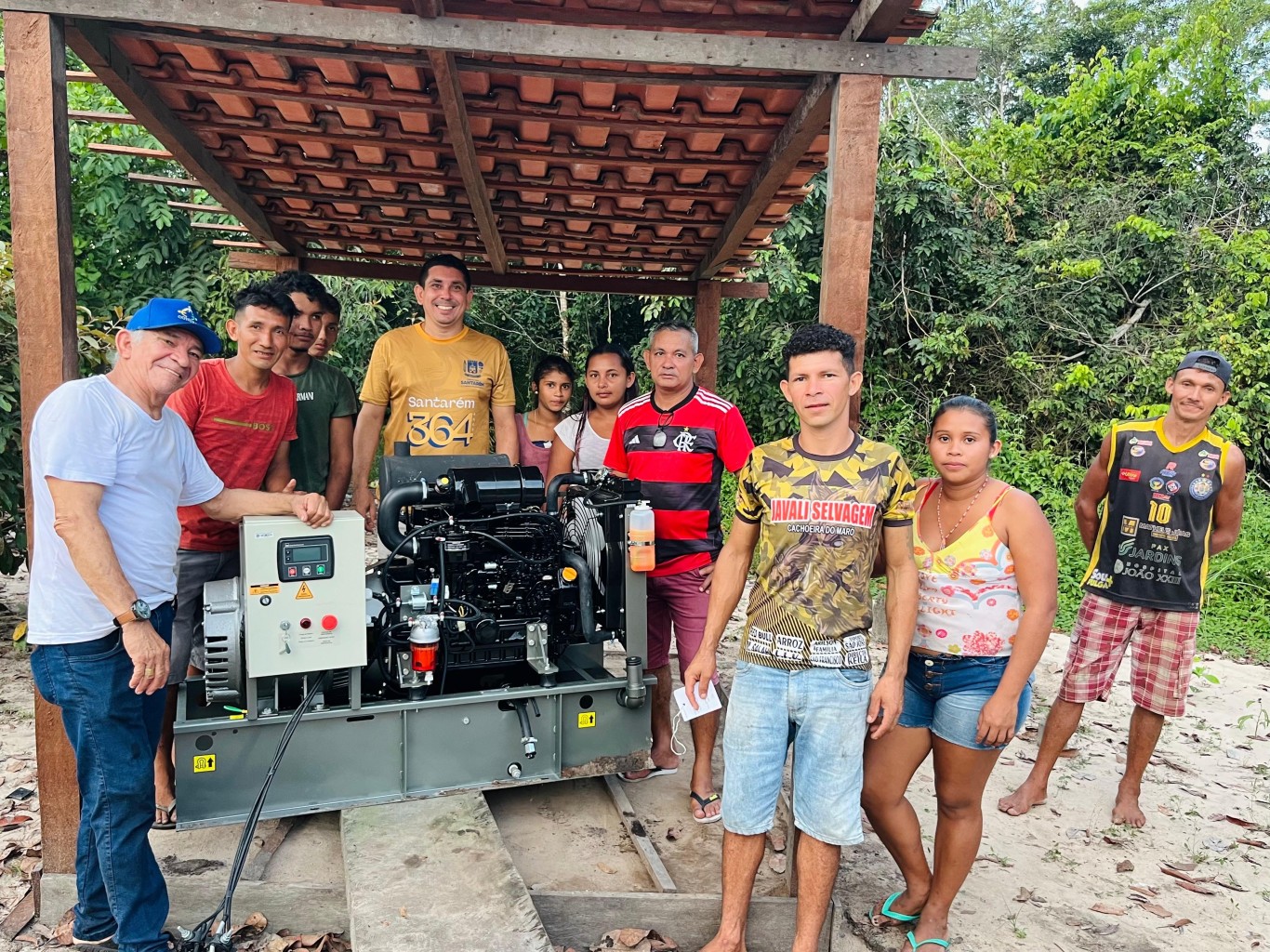 Imagem de Comunidades da região do Arapiuns são beneficiadas com a entrega de grupos geradores de energia