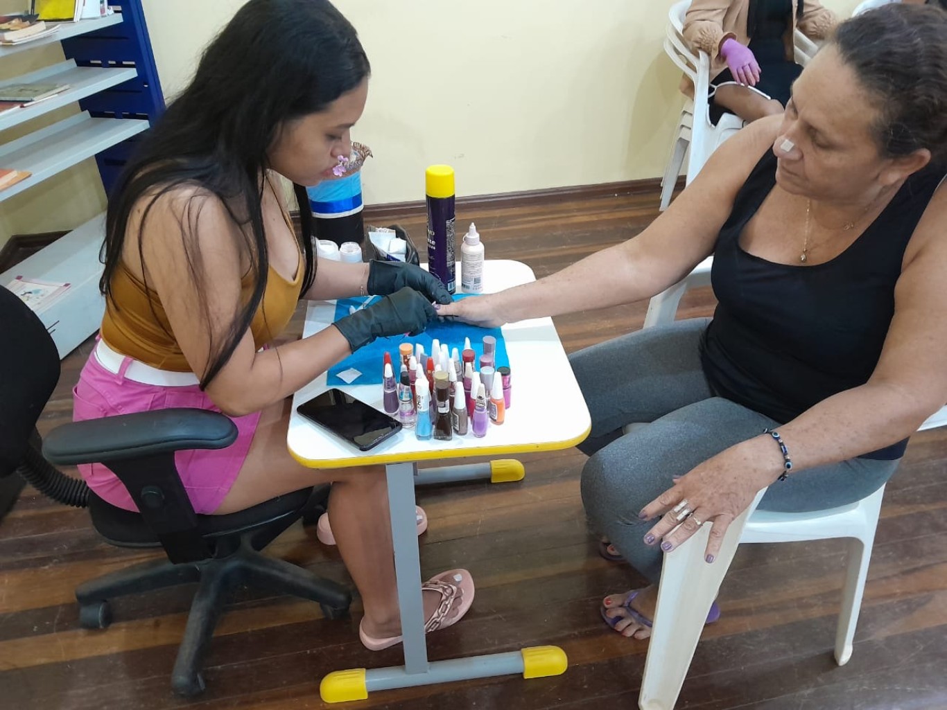  Prefeitura de Santarém promove workshop de beleza e curso de costura para mulheres