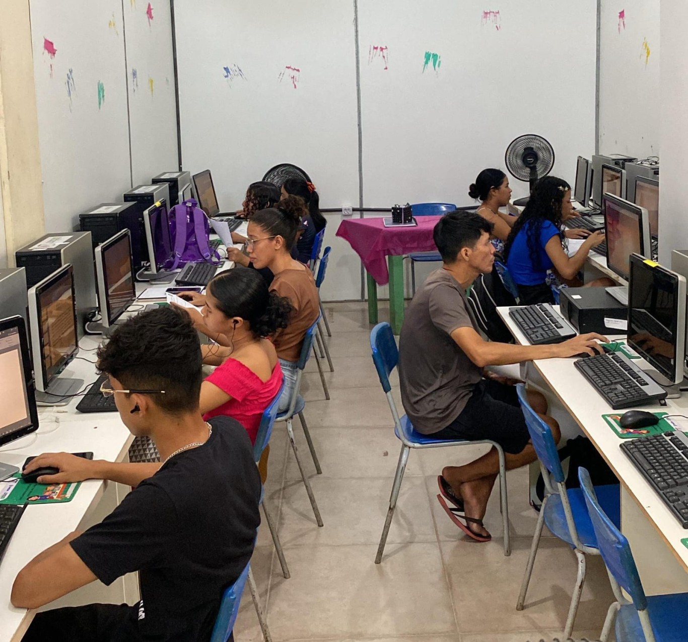 Imagem de Descarte correto de lixo eletrônico traz benefício da inclusão digital: cursos gratuitos de informática aos santarenos