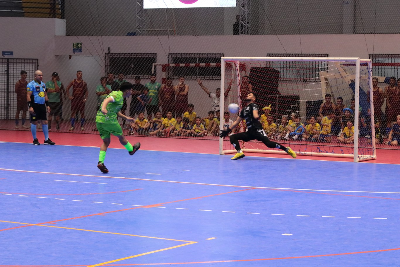 Com dois jogos eletrizantes, Prefeitura de Santarém realiza semifinal da Copa Santarém de Futsal
