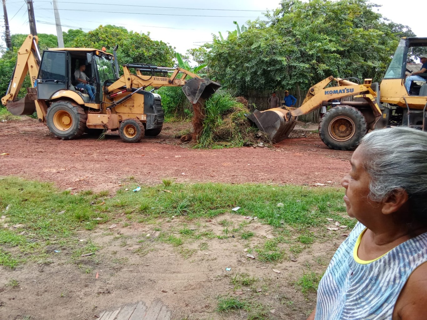 Imagem de Puxirum em ação: retiradas de entulho e lixo nos bairros Alvorada, Bela Vista e Jutaí