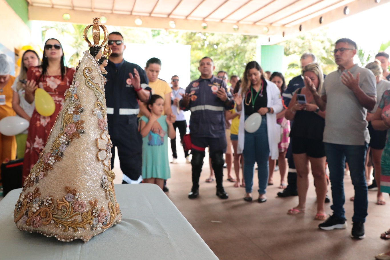Imagem de Imagem peregrina de Nossa Senhora de Nazaré leva conforto espiritual ao Hospital Municipal e à UPA 24h neste domingo (13)