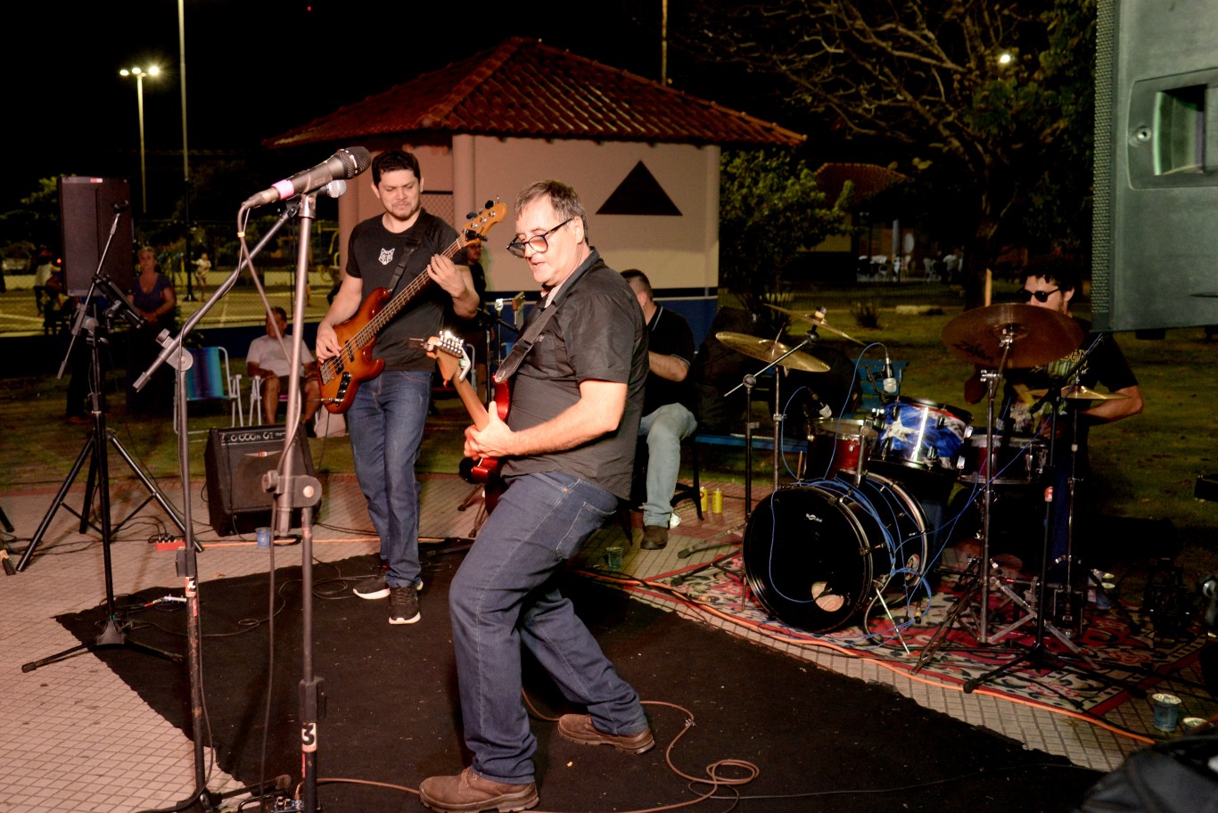 Rock tomou conta da Praça das Flores: Domingo de Lazer reuniu cultura, música e famílias em Santarém