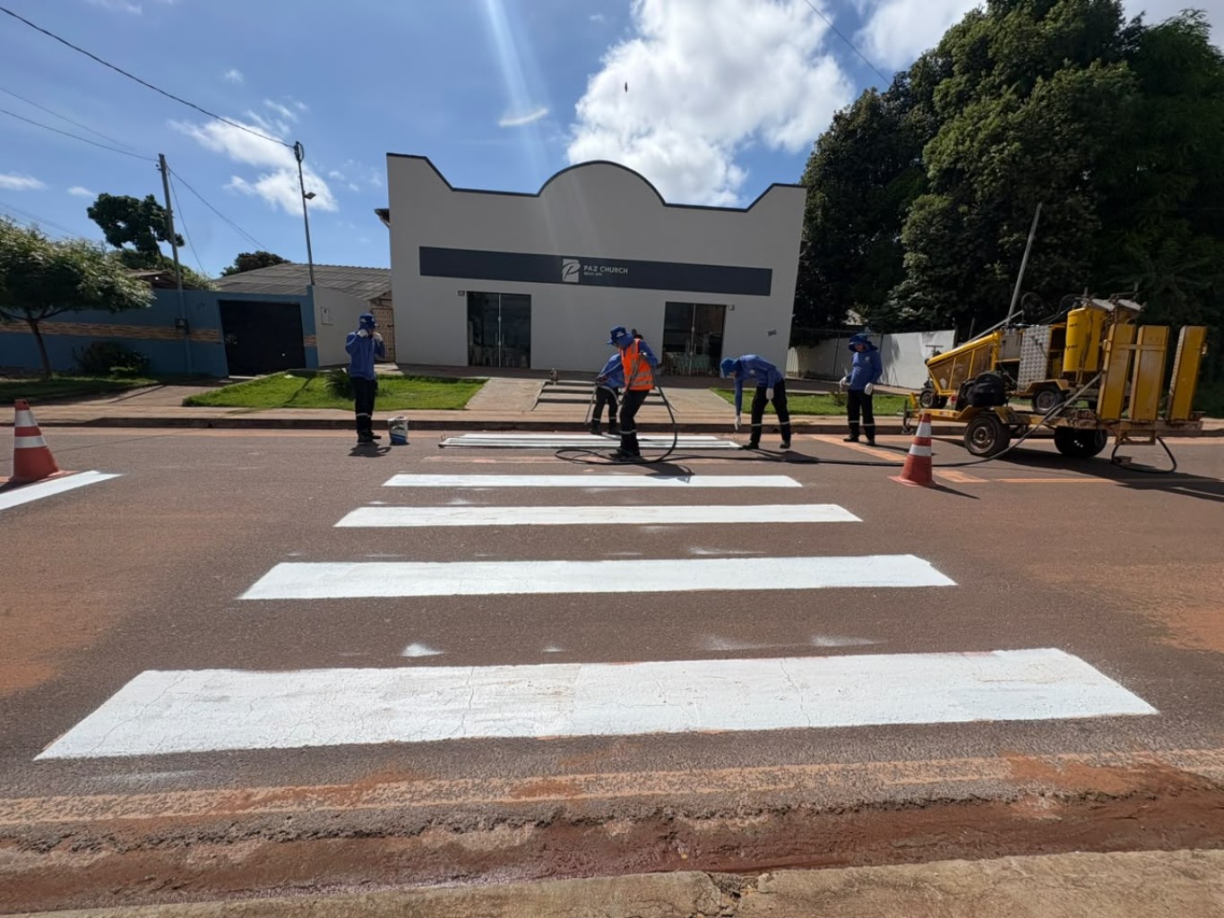 Prefeitura de Santarém intensifica implantação de sinalização horizontal no bairro Jutaí por meio das ações do Puxirum