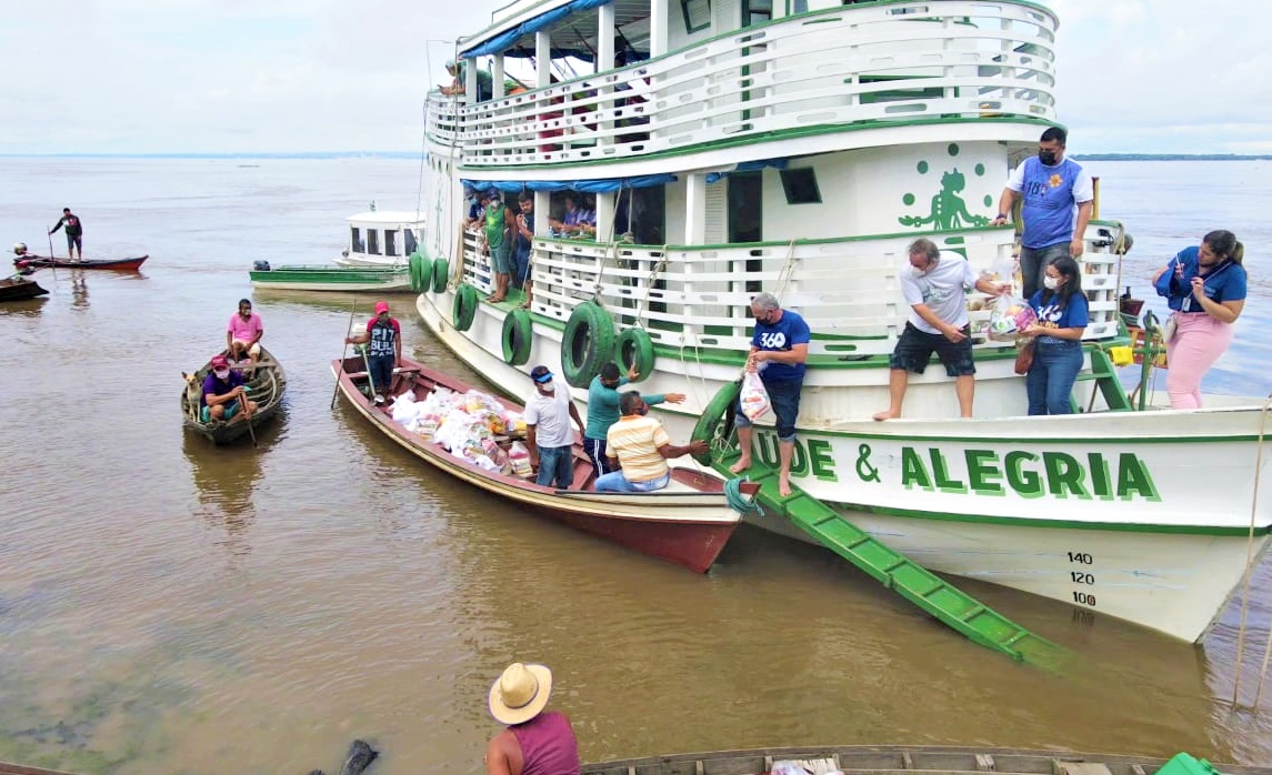 Prefeitura e PSA entregam kits de alimentação a famílias impactadas pela cheia do rio Amazonas