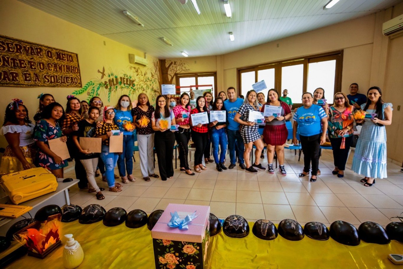 Mulheres atendidas pelo Centro Maria do Pará recebem certificação do curso de informática básica ofertado pela Prefeitura