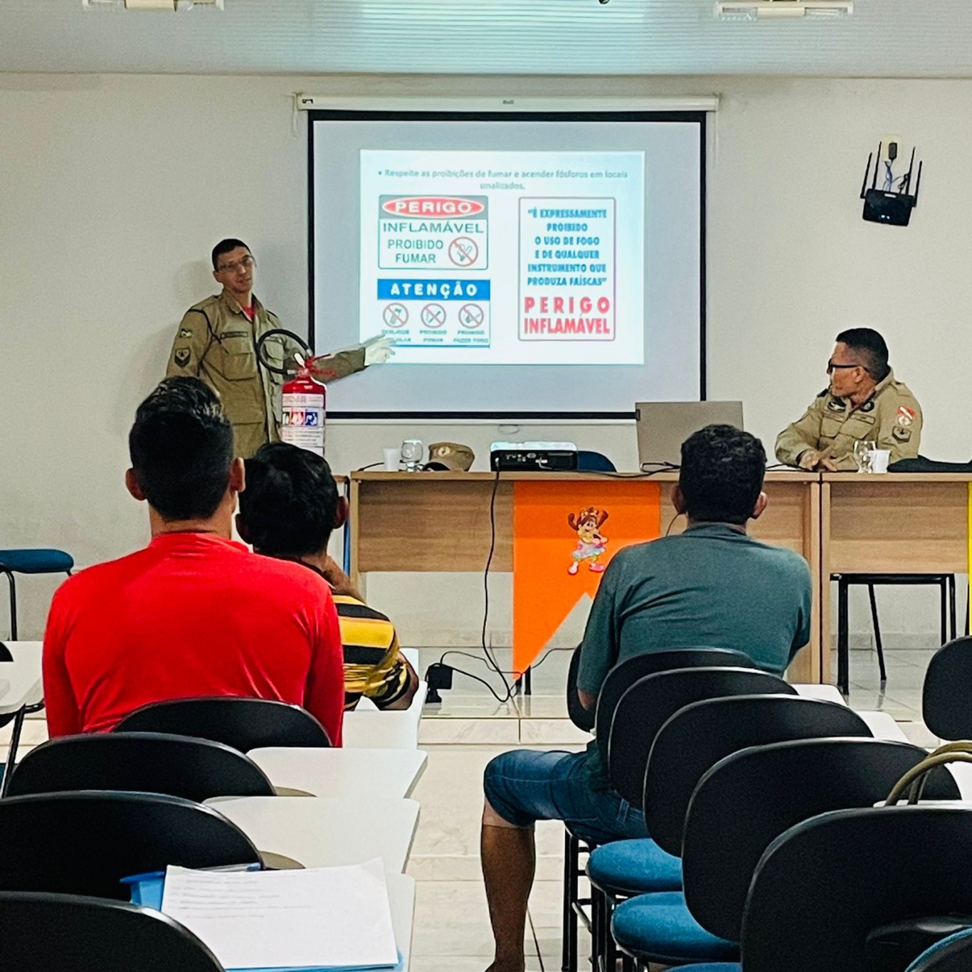 Prefeitura realiza treinamento de combate a incêndio para os servidores dos Cemitérios centrais