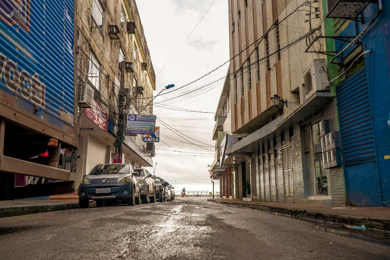 Prefeitura retira passarelas do centro comercial e ruas são liberadas para o tráfego de veículos