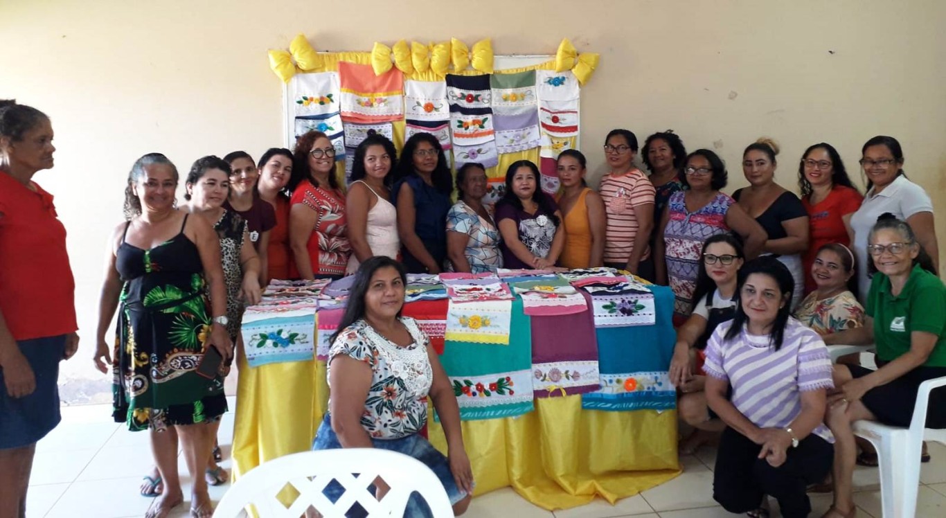 Mulheres do Cras Nova República participam de oficina geradora de renda ofertada pela Semtras e Senar