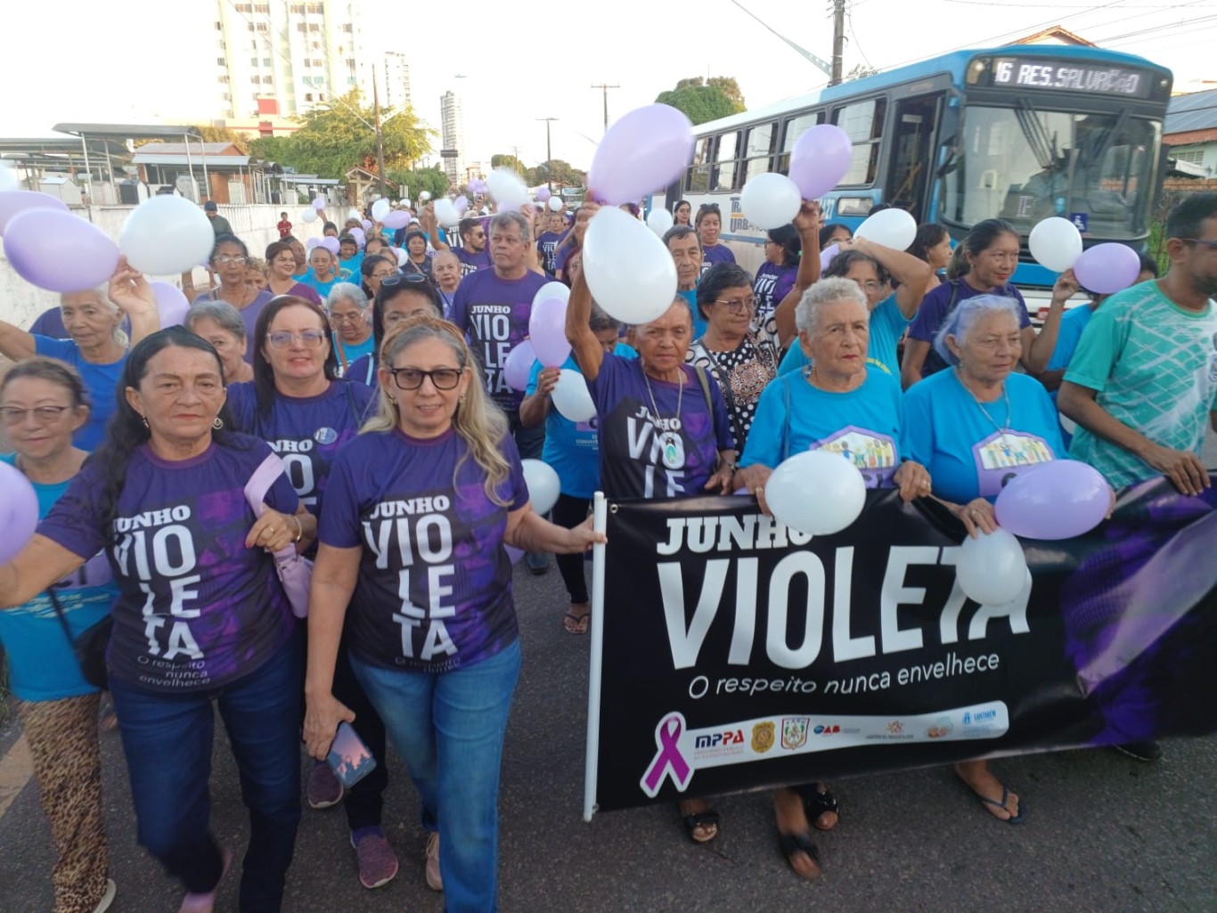 Junho Violeta: Caminhada chama a atenção para casos de violência contra a Pessoa Idosa