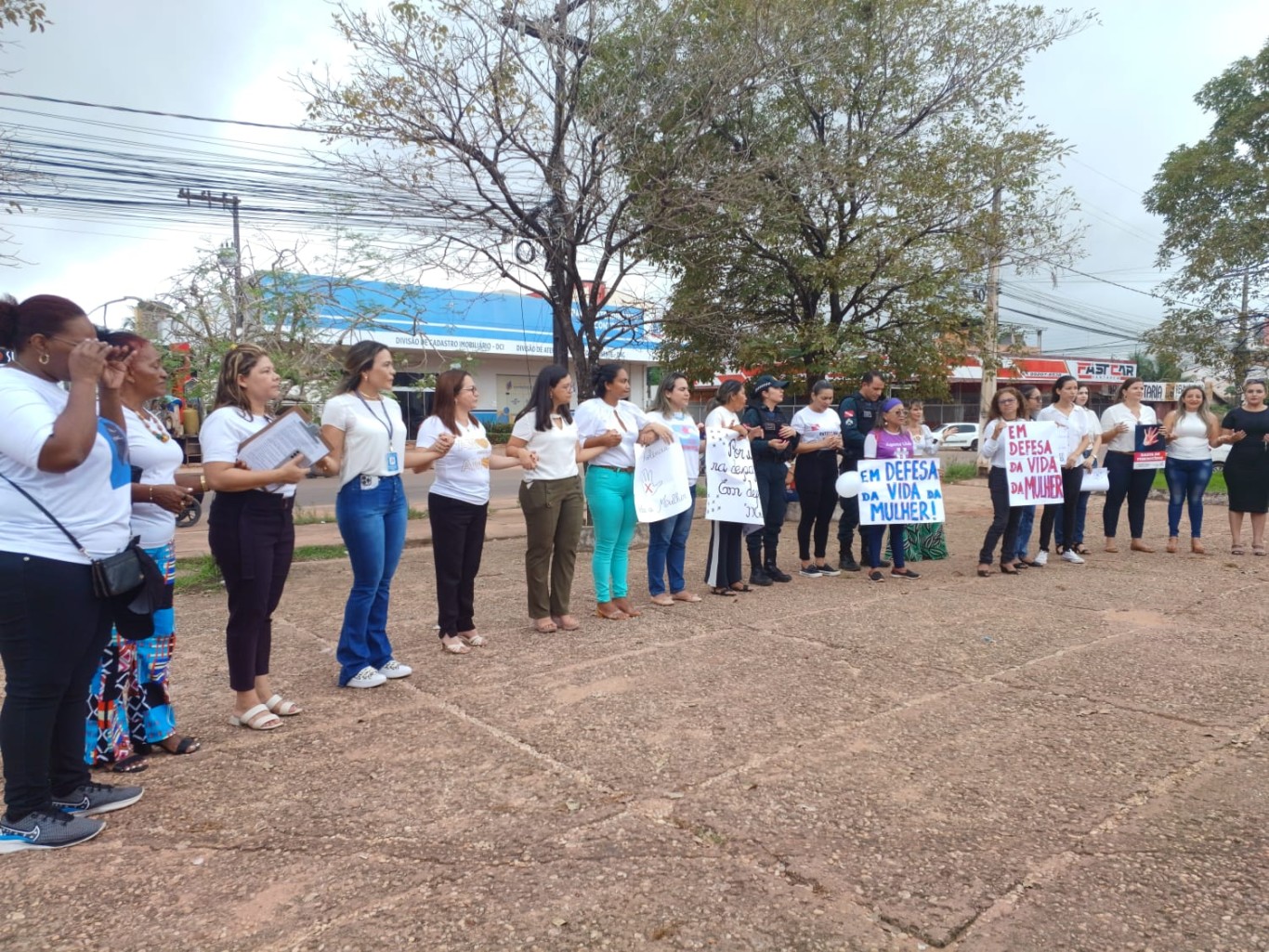 Ato de sensibilização pela vida da mulher é realizado em Santarém