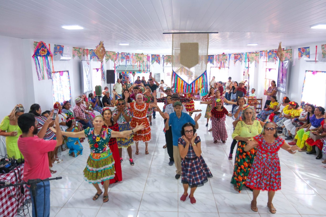 Junho Violeta: integração entre idosos de Santarém e Mojuí dos Campos motiva troca de experiências