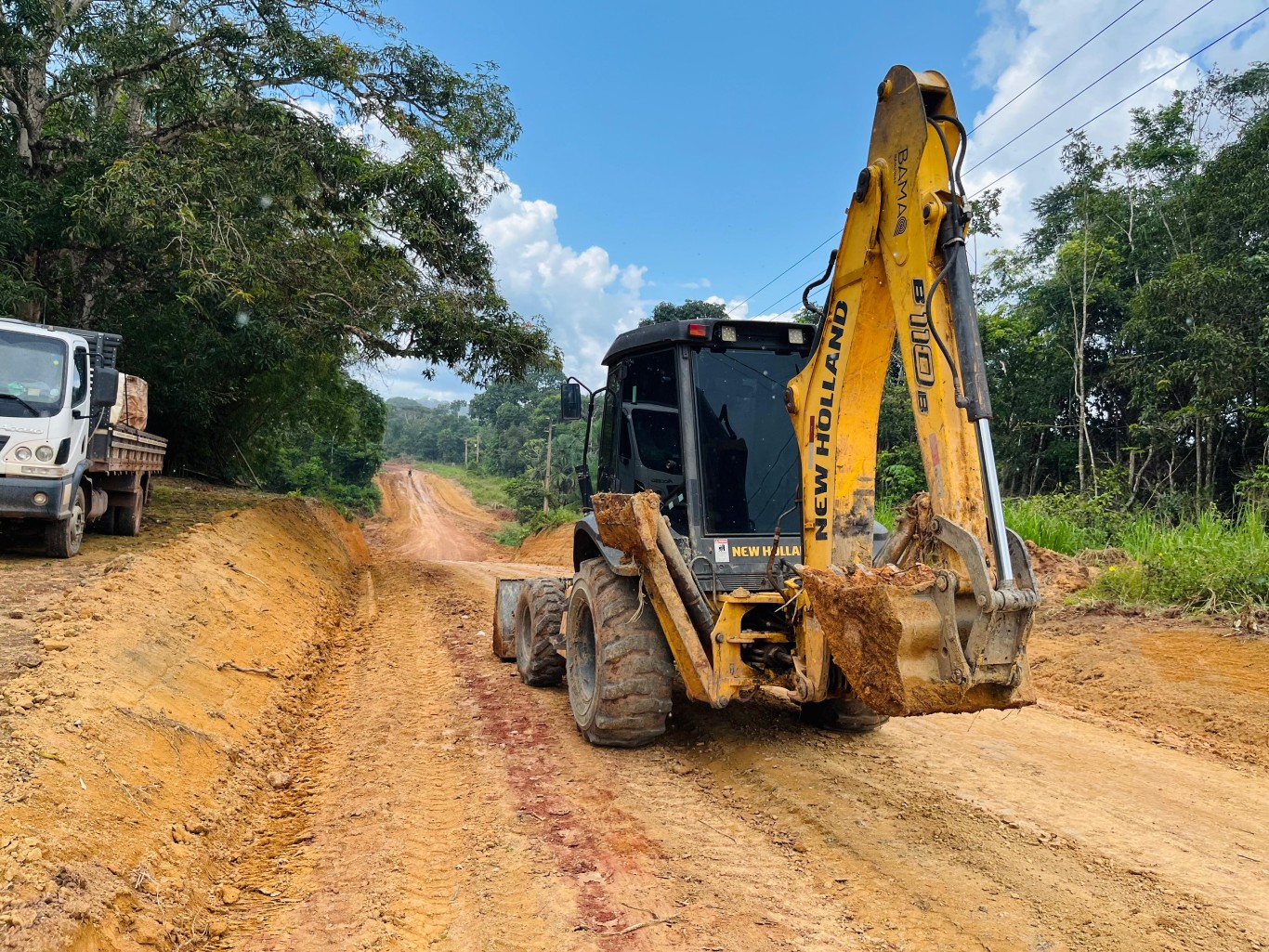 Estrada que interliga as comunidades Guaraná a Santarém-Mirim recebe melhorias