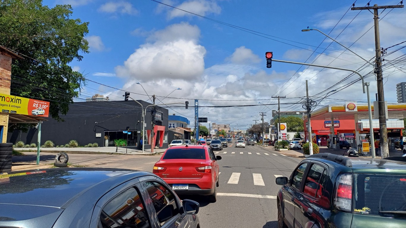 Imagem de Novo semáforo é instalado no cruzamento da Borges Leal com Sete de Setembro