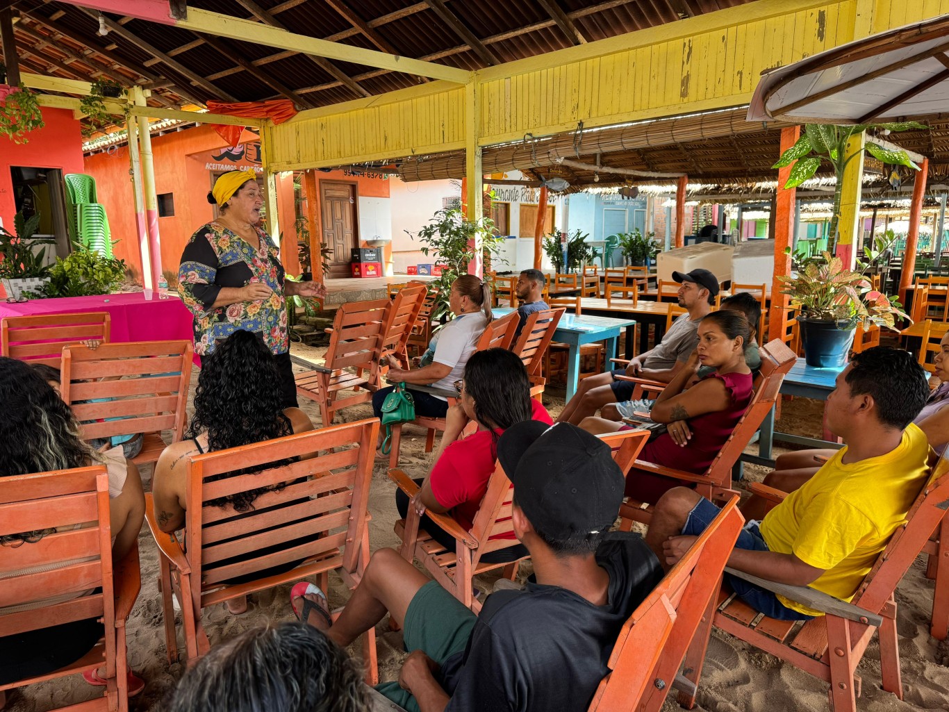 Imagem de Curso de Garçom e Garçonete qualifica atendimento em Ponta de Pedras e valoriza a hospitalidade local