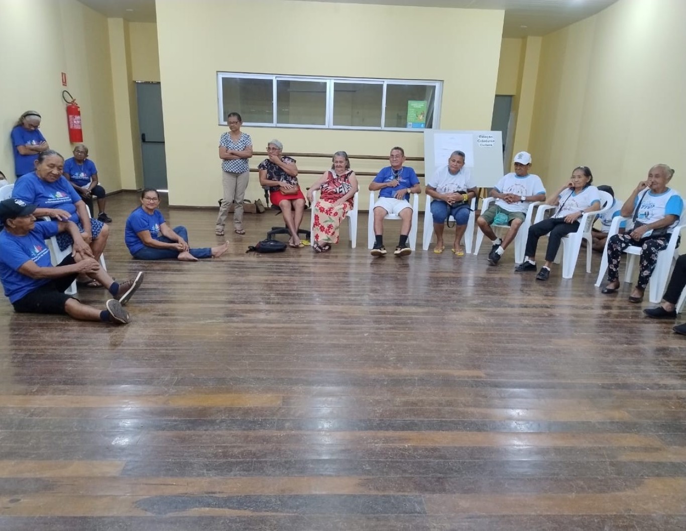 Imagem de Junho Violeta: idosos participam de roda de conversa sobre garantia de direitos