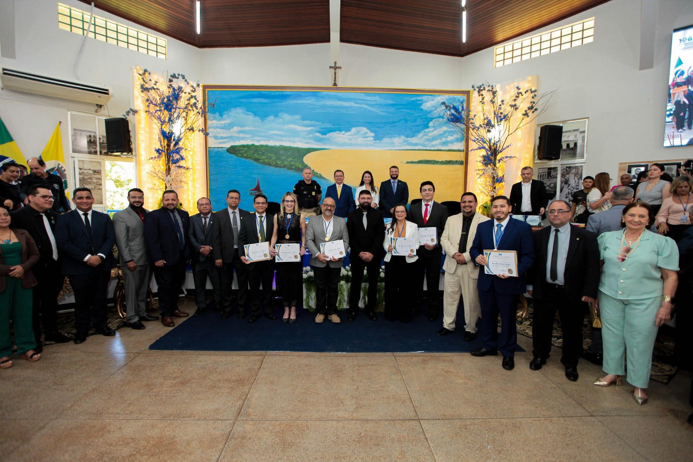 Imagem de  Prefeito Zé Maria Tapajós enaltece o papel da Câmara de Vereadores durante a entrega da Medalha Osman Bentes de Sousa