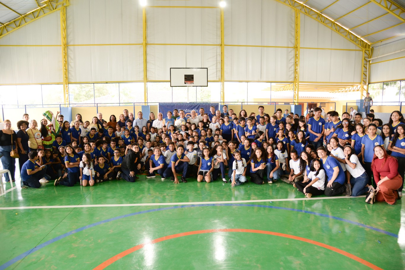 Escola Delfina de Jesus Amorim recebe nova quadra coberta
