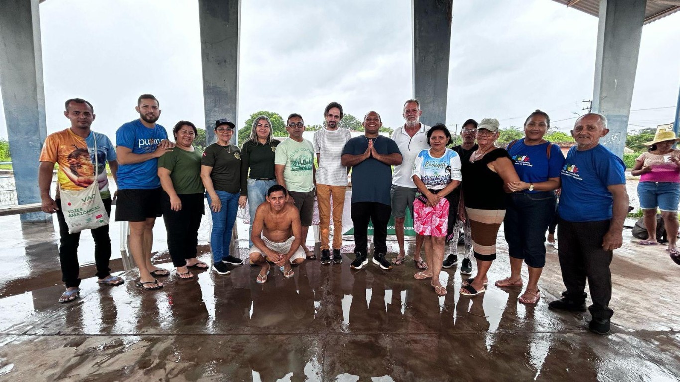 Mutirão ambiental mobiliza comunidade e poder público na praia do Maracanã