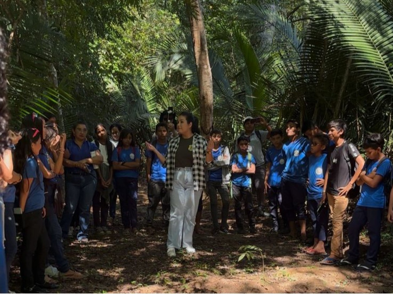 Ação educativa com estudantes inclui trilha ecológica e palestra sobre meio ambiente