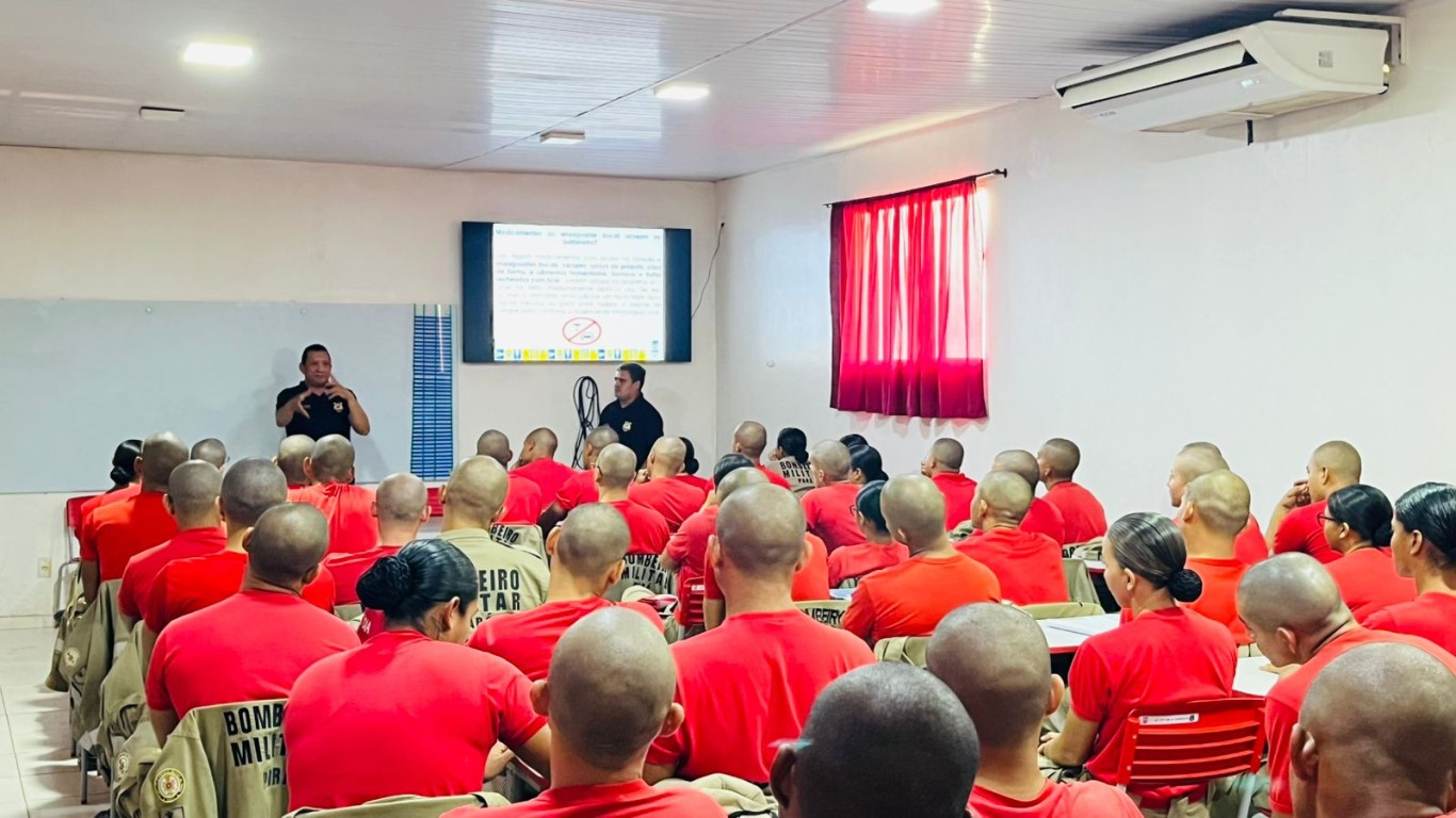Palestra sobre os 18 anos da Lei Seca reforça prevenção de sinistros entre militares do 4º GBM