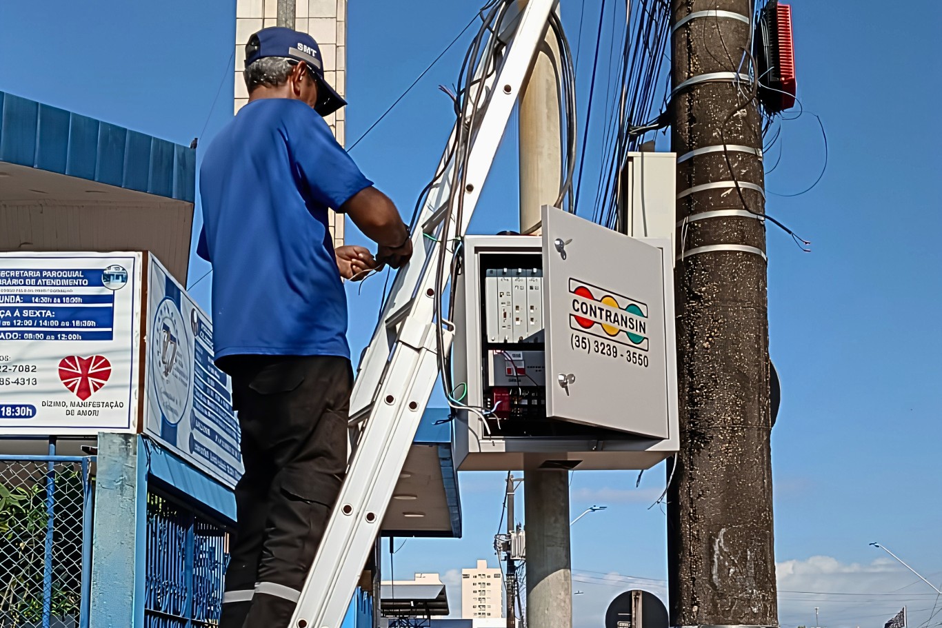 Imagem de Prefeitura moderniza sistema semafórico com substituição de controladoras em diversos cruzamentos da cidade