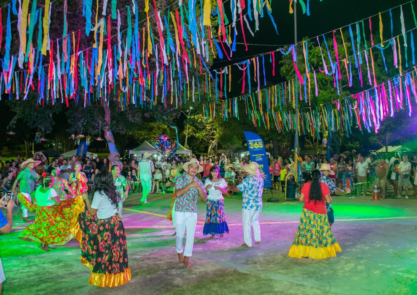 Imagem de Praça do Sairé sedia 2ª edição do Arraial de Alter e atrai moradores e turistas em noite de festa junina