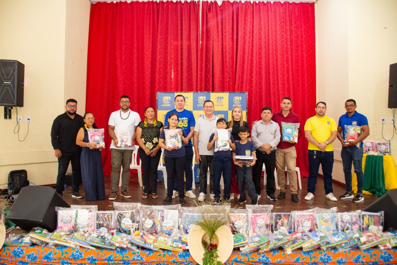 Imagem de Prefeitura entrega kits de material didático para estudantes da Educação em Tempo Integral em Santarém