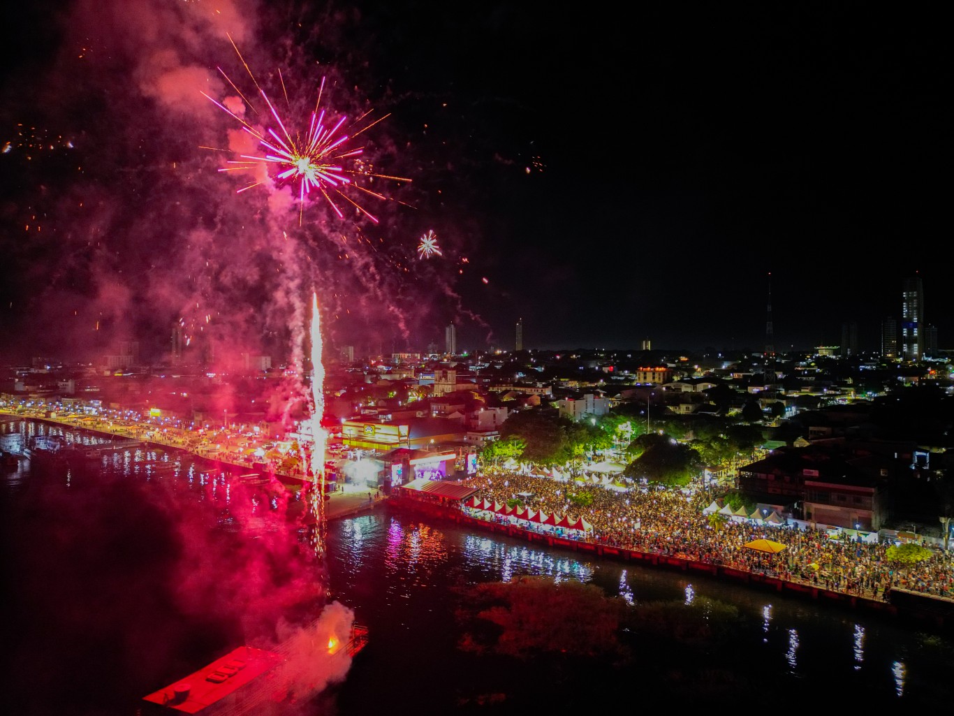Imagem de Festa dos 365 anos de Santarém reúne multidão na Orla da cidade